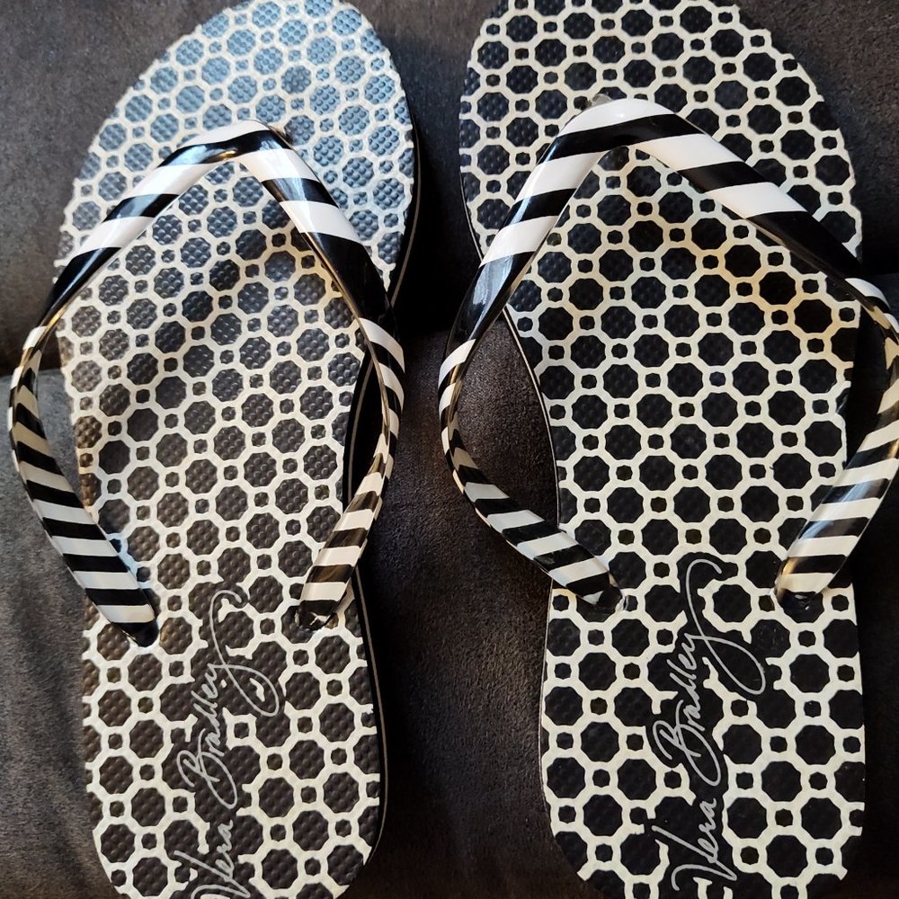 VERA BRADLEY FLIP FLOPS - SIZE 6.5 - BLACK & WHITE - Picture 1 of 3